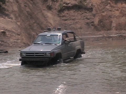 1988 Ford Bronco - john fording the river!!