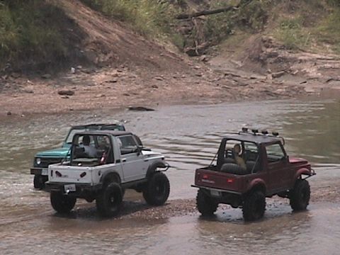 1988 Ford Bronco - couple of zuks playin in the pond
