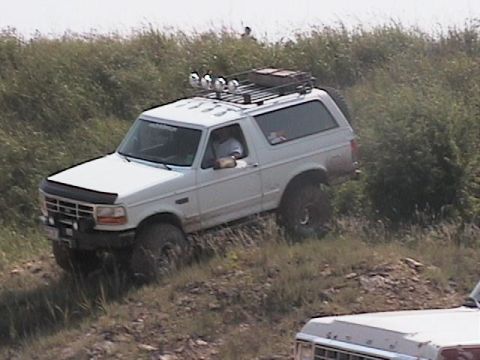 1988 Ford Bronco - big mike 4 inch superlift 2 inch body 35 inch mt/rs limited slip front arb rear onboard air almost any tool or accesory you could ask for!!…