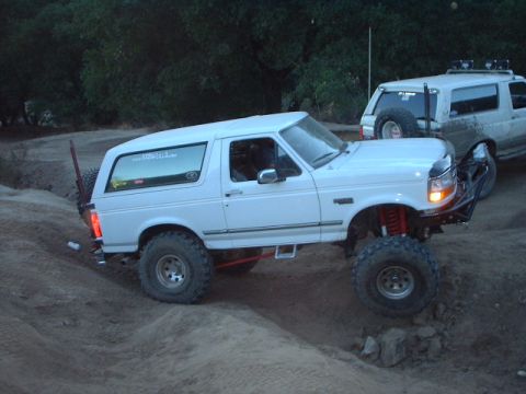 1988 Ford Bronco - rafael "bronkzilla" 11 inches of lift, 38 inch swampers, NOW IN PROGRESS: DANA 44 SOLID AXLE SWAP