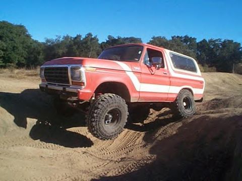 1988 Ford Bronco - jay0807's 79 bronco also has a late model bronco, which he no longer uses, this one has (i think) a 4 inch lift and some 35s