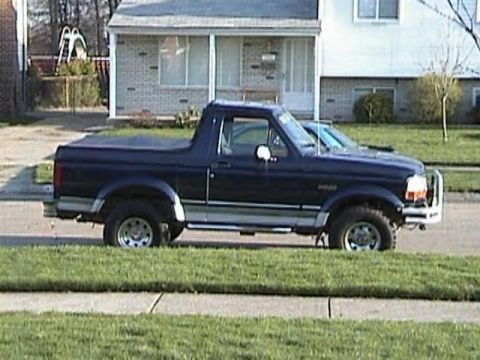 1988 Ford Bronco - sheki 32 or 33 inch bfg's (cant remember) a lot of stuff for looks this guy has some great plans for her!!!