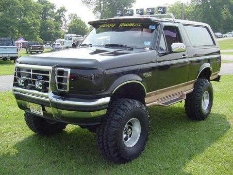 1988 Ford Bronco - the one 6 inch superlift suspension 2 inch body lift 36 inch parnelli jones dirt grips one clean truck!!!
