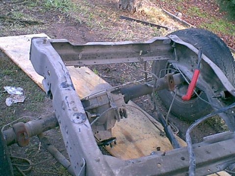 1983 Ford Bronco - now the rear part is chopped and the axle is now free from the frame.