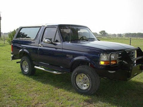 1988 Ford Bronco - skued 32 inch bfgs reunel front bumper stock, but has great potential