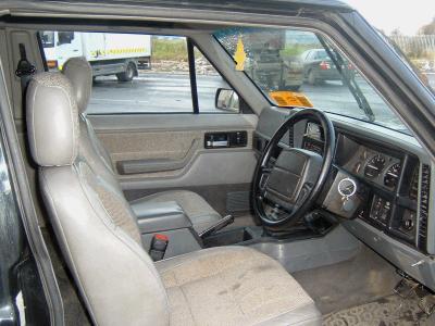 2000 Jeep Cherokee - The interior of a Jeep Cherokee is shown, with a view through the windows to the outside.