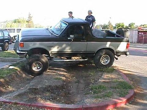 1988 Ford Bronco - mudmanfloyd i think it is 6 inch lift wit 35s