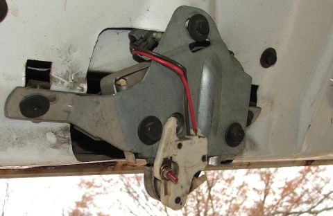 1985 Ford Crown Victoria LTD - The internal mechanism of a vehicle's trunk latch is shown, including wiring and metal components.