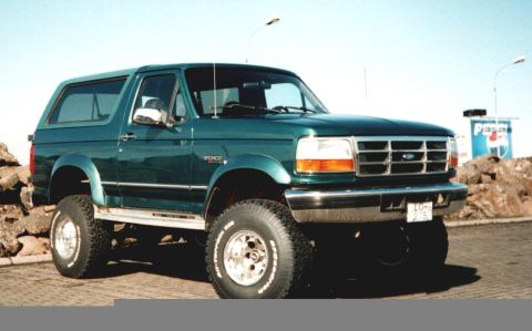 1988 Ford Bronco - oscar from scotland, has a site here on superford,he is a real wheeler, his truck gets used!!!