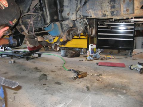1986 Ford Bronco - under the truck with the front end out