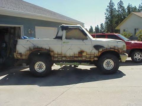 1988 Ford Bronco - 4xpepe a guy with a nice bronco gettin the PAINTJOB FROM HELL!!! a harley rider at heart, and a heluva good guy
