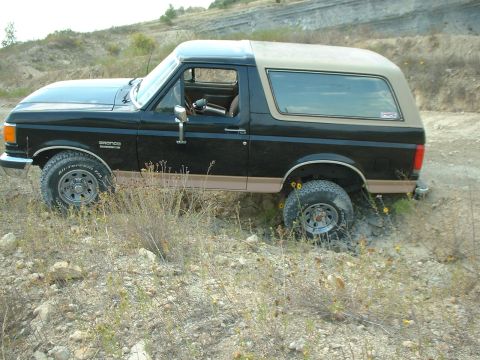 1988 Ford Bronco - this was sorta a mistake, i thought i could climb this section, but i soon realized that i think i have broken a hub, and that it aint happ…