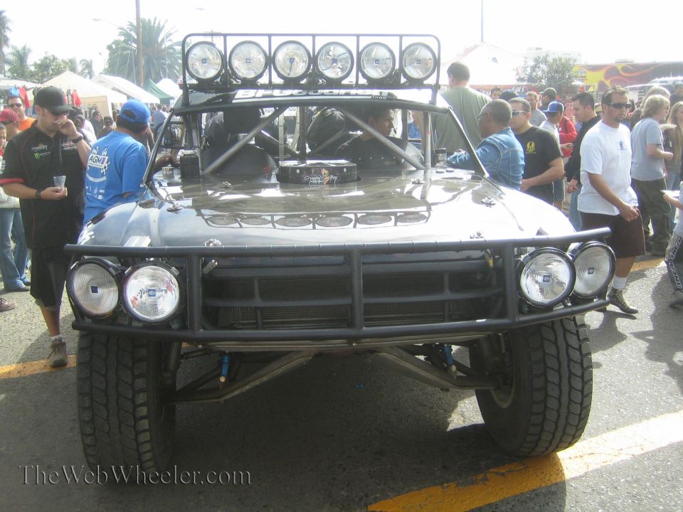 Bare metal off-road race truck front end with six-light roof bar