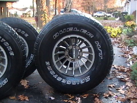 1990 Ford Bronco - the 33s I got for 70 bucks