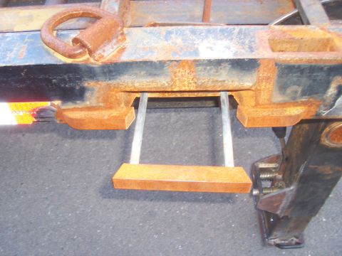 1979 Ford F-350 - Rear support jack release locking handle pulled out to the "unlocked" position