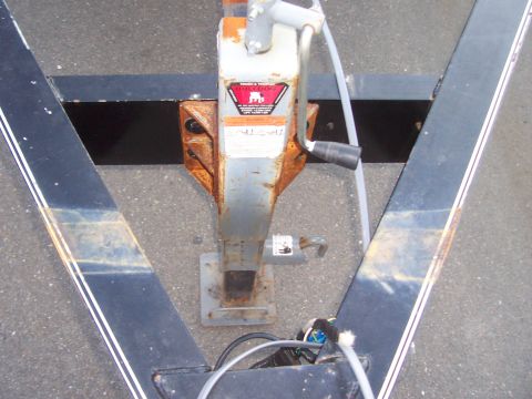 1979 Ford F-350 - Bulldog 12,000 pound jack, bolted (not welded) to 8" C-channel crossmember in tounge