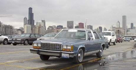 1987 Ford Crown Victoria LTD - the Vic in my howtown Chicago (2-02)