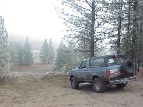 1989 Ford Bronco - Hmmmm... scoping out the trail.