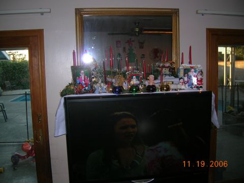 1985 Ford Bronco - Television displays Christmas decorations and a date stamp of 11.19.2006.