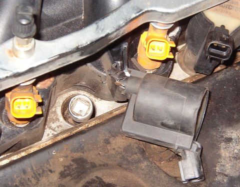1999 Ford Crown Victoria - The coil was damaged by the spark plug hammering it for ~15 miles, but I broke a little more away so it would fit on top of the extension.