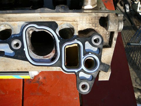 PI gasket on NPI head - 1997 Mercury Grand Marquis