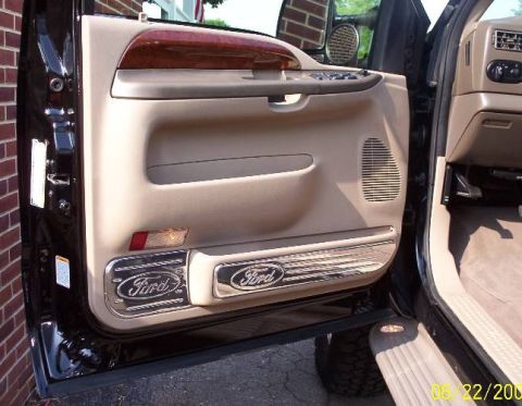 2000 Ford Excursion photo