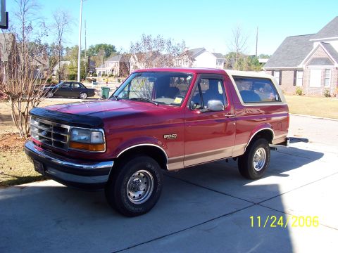 1994 Ford Bronco - This 1994 Ford Bronco has a two-tone paint scheme with a tan lower body trim and a removable hardtop.