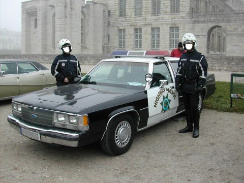 1991 Ford Crown Victoria - french cops love american cruisers