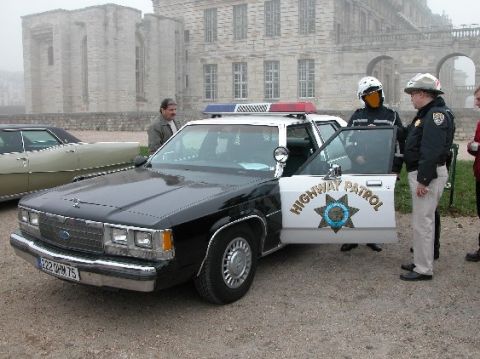 1991 Ford Crown Victoria - talking with french cop