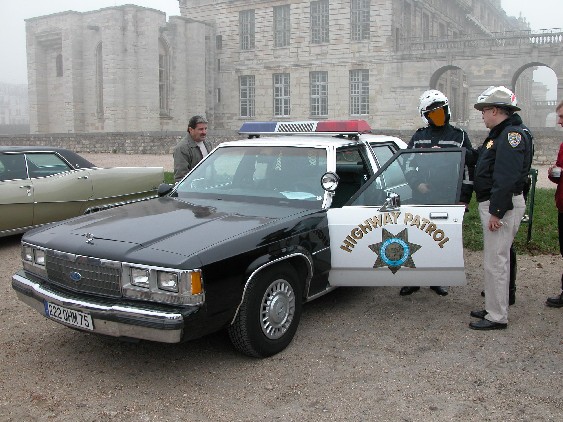 talking with french cop