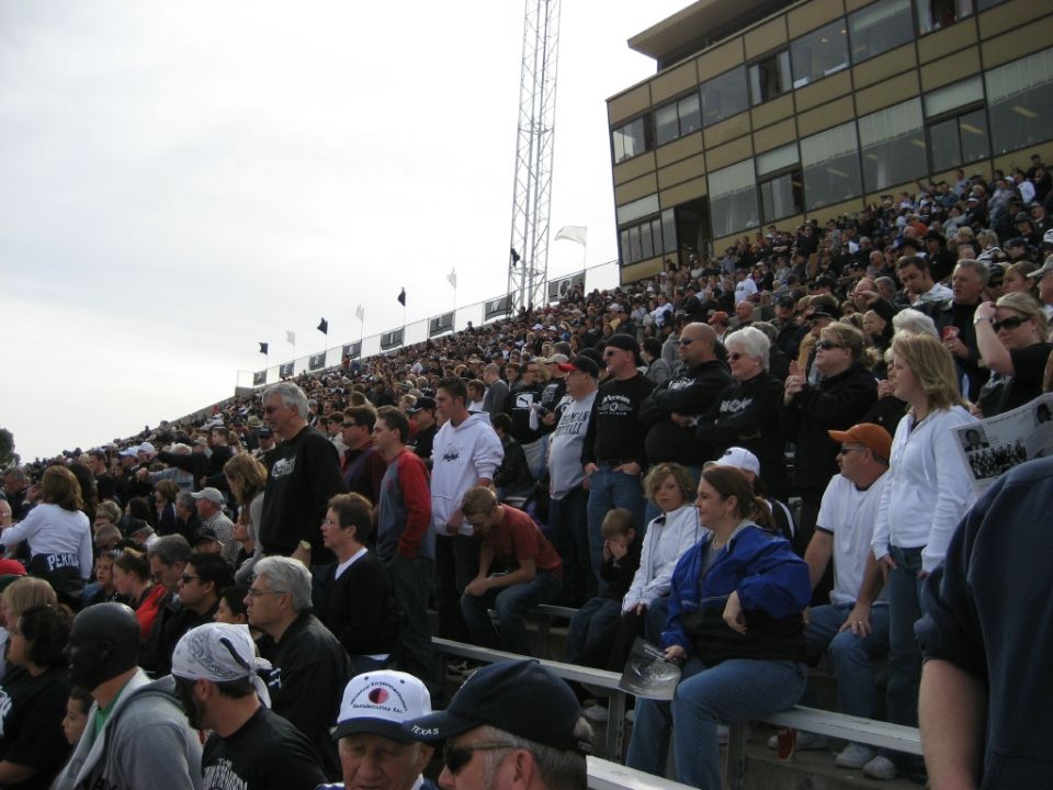 Crowd, Home Side