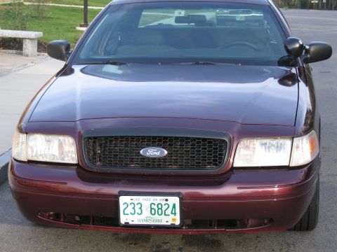 1991 Ford LTD Crown Victoria - This Ford Crown Victoria features a distinctive honeycomb grille and a clear view of its front end.
