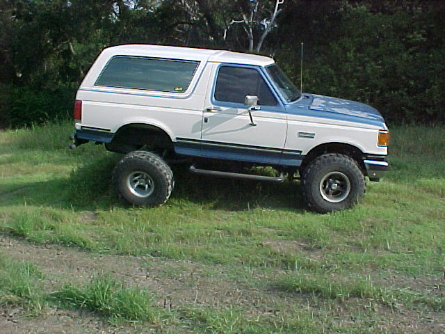 1990 Ford Bronco “NineInches”