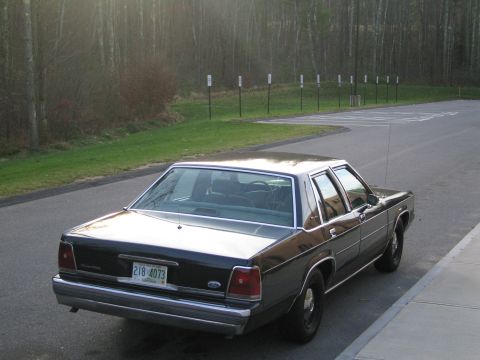 1991 Ford LTD Crown Victoria - This 1991 Ford Crown Victoria LTD is seen from the rear, displaying its license plate.