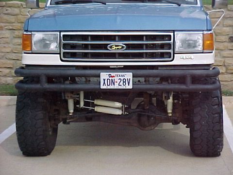 1990 Ford Bronco - CLOSEUP FRONT BUMPER