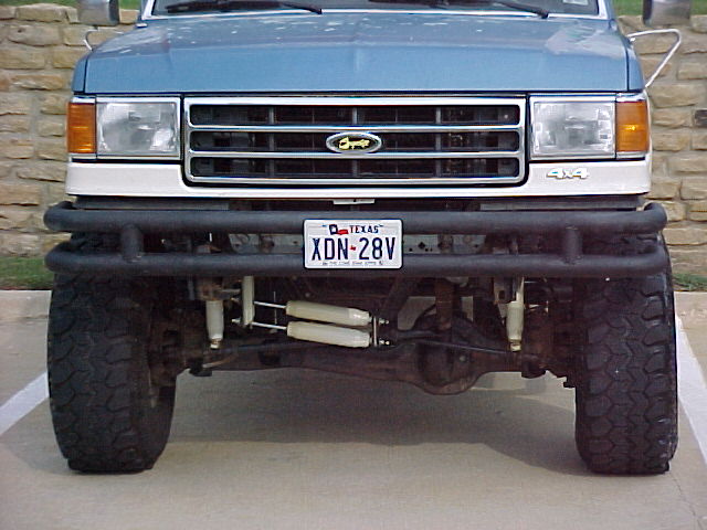CLOSEUP FRONT BUMPER