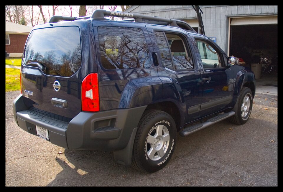 Dark blue 2006 Nissan Xterra, 3/4 front view