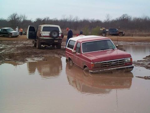 1990 Ford Bronco - Me pulling red bronco