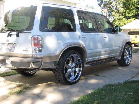 2001 Ford Explorer photo