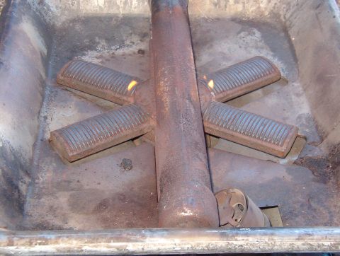 2004 Land Rover Land Rover - Those light bluish-gray stripes are flame fronts at a low setting. The large generator over the burner makes this a VERY efficient & clean-…