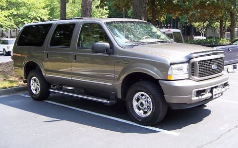 2004 Ford Excursion photo
