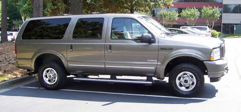 2004 Ford Excursion photo