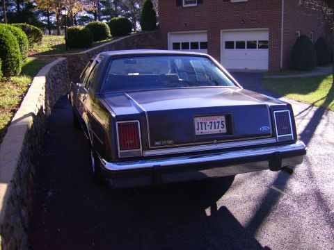 1982 Ford Crown Victoria LTD - Rear view of a 1982 Ford Crown Victoria LTD parked in a driveway.