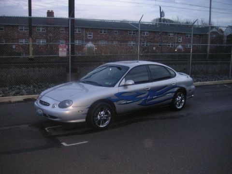 1999 Ford Taurus photo