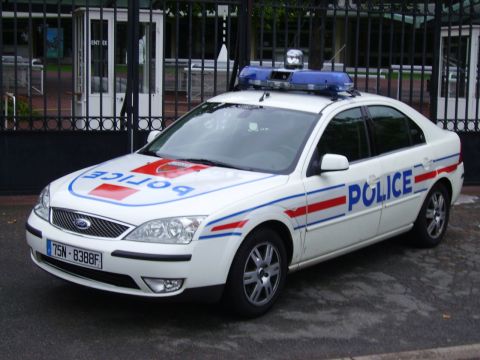1991 Ford Crown Victoria - This Ford Mondeo is marked as a police vehicle with French license plates.