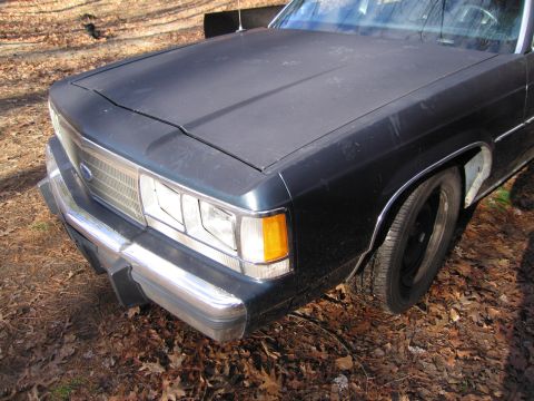 1991 Ford LTD Crown Victoria - Front corner view of a 1991 Ford Crown Victoria LTD, showing the grille and headlights.