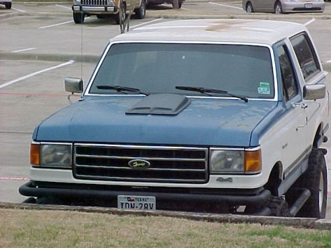 1990 Ford Bronco - This Ford Bronco has a custom hood scoop and a beefy aftermarket bumper.