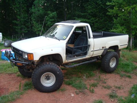 1985 Toyota Hilux photo