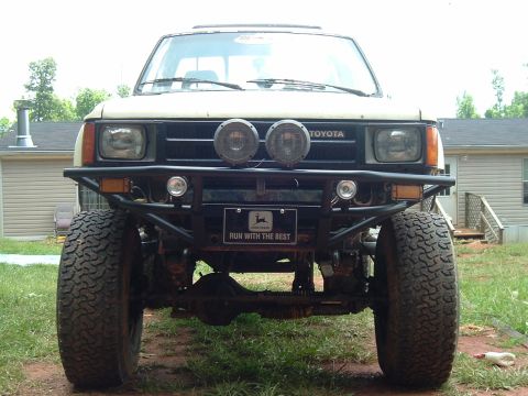 1985 Toyota Hilux photo