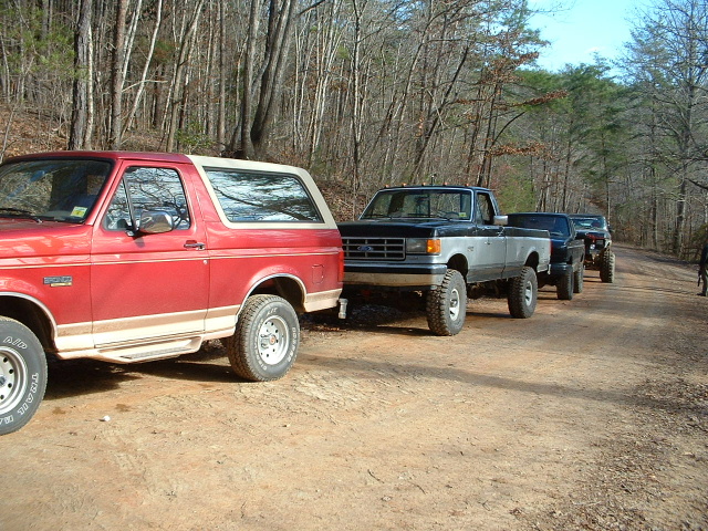 Second third of the pack......notice that astonishing Silver on Black F150 in the middle. Purdy, ain't it? :D